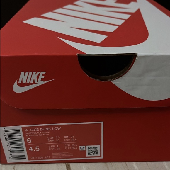 black & white panda dunks. - Picture 7 of 7